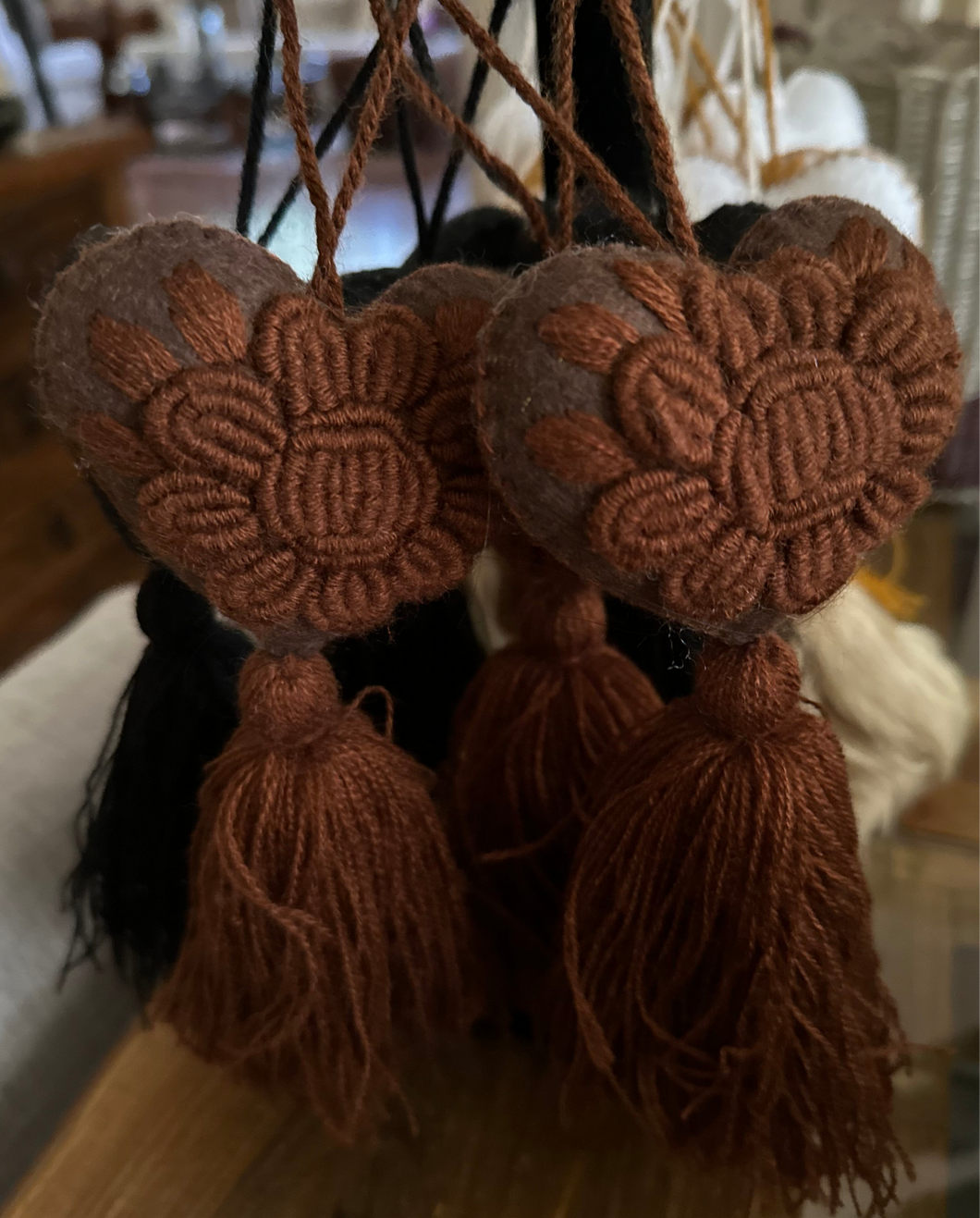 Heart Tassel / Brown