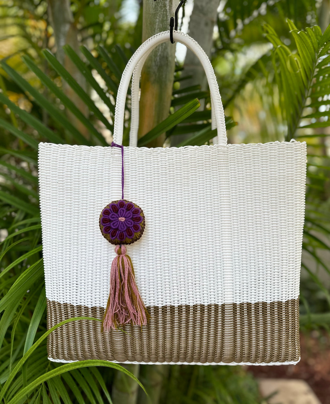 NEW Large White Copper Beach Bag With White Handles.